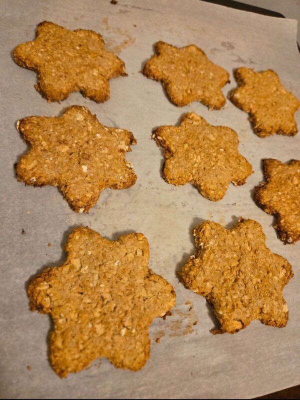 A bunch of cookies that are on the counter.